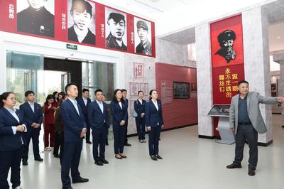 雷锋纪念馆机关党支部开展10月“一月一课一片一实践”主题党日活动